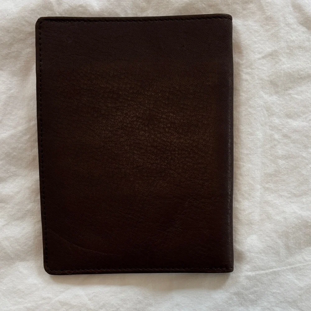 Wilsons Leather Dark Brown Leather Wallet/ Passport holder